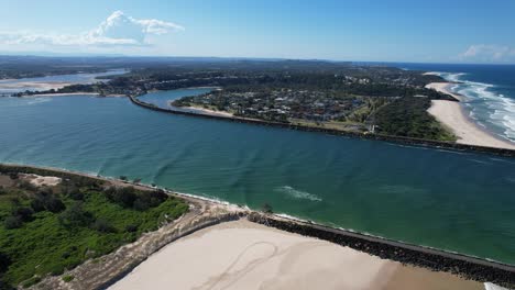 Richmond-River-From-South-Ballina-Beach---South-And-North-Seawalls-In-Ballina,-NSW,-Australia