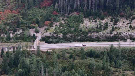 Coquihalla-Highway:-Traffic-Ascending-from-the-Great-Bear-Snow-Shed-Slopes