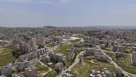 Vista-Superior-De-Estructuras-Residenciales-Altas-Y-Blancas-En-La-Ciudad-De-Ramallah,-Palestina