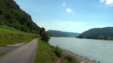 Die-Donau-Ist-Der-Zweitlängste-Fluss-Europas