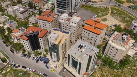 Edificios-Modernos-En-La-Ciudad-De-Ramallah,-En-La-Ribera-Occidental-Central,-Estado-De-Palestina.