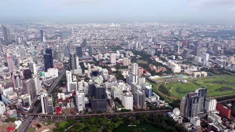 Vista-Aérea-De-La-Ciudad-De-Bangkok-Y-Los-Rascacielos