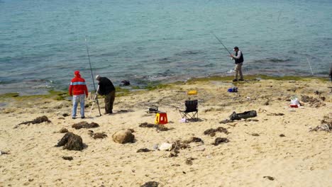 Pescadores-Tradicionales-En-La-Playa-De-La-Medina-De-Hammamet,-Túnez.