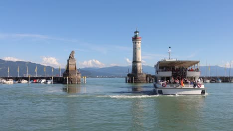 Passengers-On-Ferry-Boat-Leaving-Harbour-On-Lake-Constance-In-Lindau,-Germany