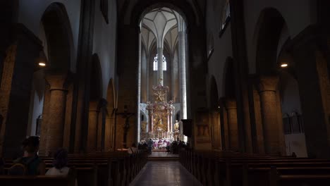 Riesige-Marmorkuppel-Der-Franziskanerkirche