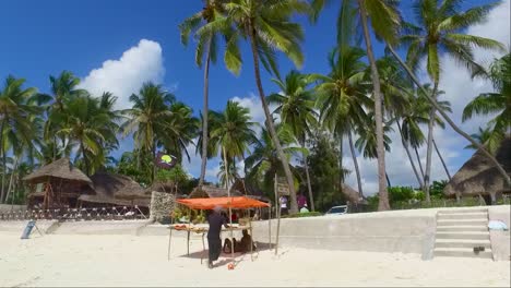 Ein-Kokosnussverkäufer-Am-Jambiani-Beach-In-Sansibar