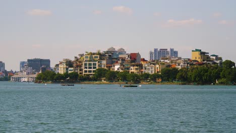 Vista-De-La-Isla-Yeh-Phu-Desde-El-Lago-Tay-Ho-En-Hanoi,-Vietnam