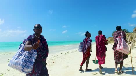 Masais-Am-Jambiani-Beach-Sansibar