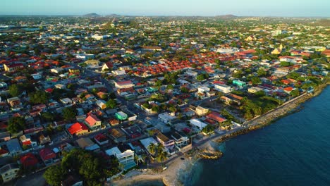 Unglaubliches-Küstenviertel-Von-Pietermaai-Und-Punda-Auf-Curaçao-Bei-Sonnenuntergang
