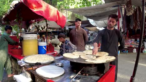 Afghanisches-Paratha-Zubereiten