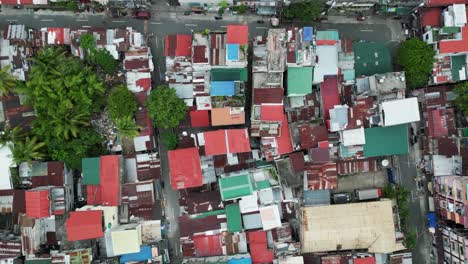 Top-down-view-of-densely-packed-neighborhood-in-Quezon-City,-Philippines