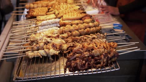 A-Bangkok-marketplace-featuring-traditional-Thai-skewer-dishes-on-the-grill-in-a-close-up-view