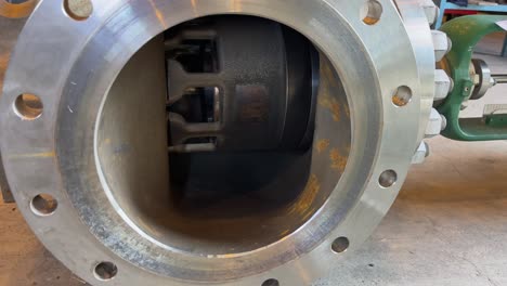 Closeup-of-industrial-control-valve