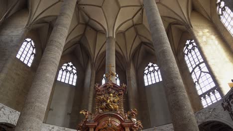 Beautiful-Ceiling,-Stone-Columns-and-Chappel-of-Franciscan-Church