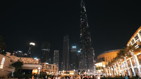Burj-Khalifa-Und-Brunnen-In-Dubai