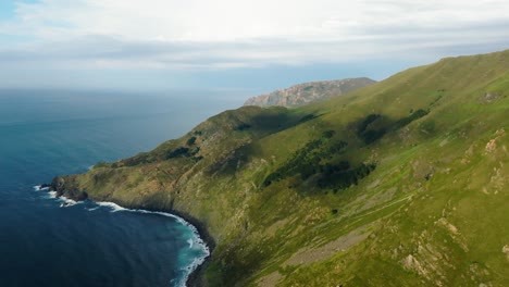 Breathtaking-View-Of-Steep-Cliffs-Of-Sierra-de-la-Capelada-In-Galicia,-Spain