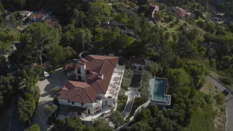4K-drone-over-a-huge-estate-off-Benedict-Canyon-in-Beverly-Hills-California