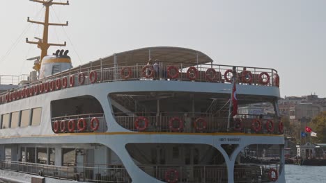 Large-Bospherus-passenger-ferry-boat-docking-manoeuvres-Eminonu-Pier