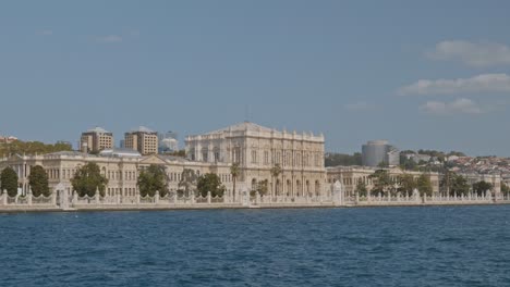 Beautiful-facade-Ottoman-Dolmabahce-Palace-Bsophorus-Boats-cruise