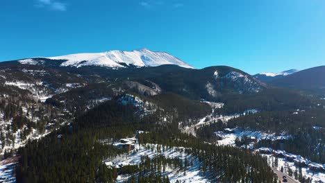 Vista-Panorámica-De-Las-Hermosas-Montañas-Rocosas-De-Colorado-En-Invierno-Cubiertas-De-Nieve