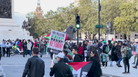 Decenas-De-Miles-De-Manifestantes-En-Gran-Bretaña-Exigen-Palestina-Libre:-Gran-Marcha-En-El-Centro-De-Londres.