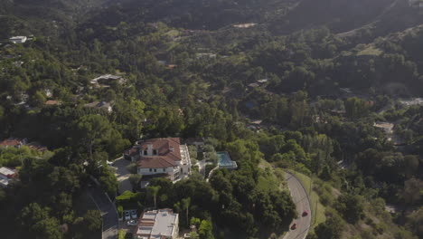 4K-aerial-of-a-huge-estate-off-Benedict-Canyon-in-Beverly-Hills-California