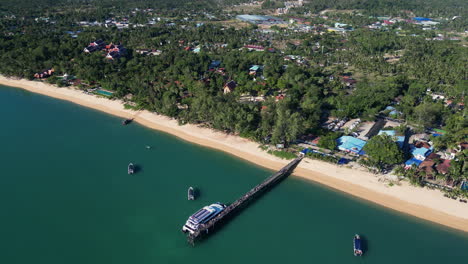 Pralarn-Pier-Is-A-Connecting-Port-With-High-Speed-Ferries-And-Water-Taxis-Taking-Travelers-To-And-From-Koh-Samui-And-Koh-Tao-Islands-In-The-Gulf-Of-Thailand,-Southeast-Asia
