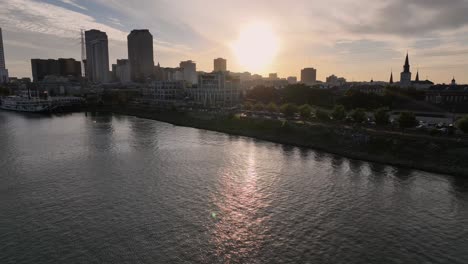 Aerial-pan-view-of-the-French-Quarter-from-the-Mississippi-River-view