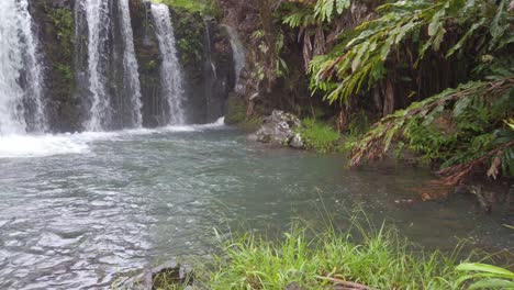 Gimbal-close-up-panning-shot-of-Upper-Waikani-Falls-along-the-Road-to-Hana-in-Maui,-Hawai'i