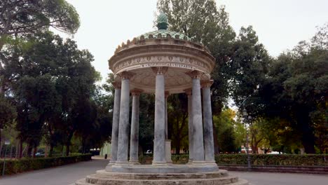 The-temple-of-Diana,-a-decorative-monopteros,-located-in-villa-borghese,-a-huge-park-in-central-Rome,-Italy