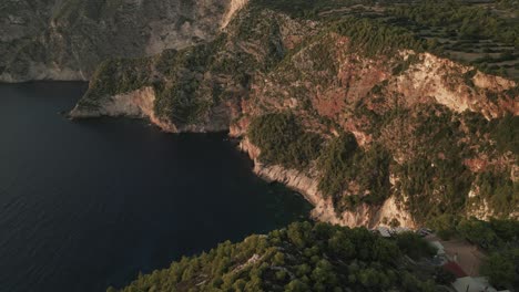 Vídeo-Aéreo-De-Drones-Del-Icónico-Fenómeno-Geológico-De-Las-Cuevas-Azules-En-El-Norte-De-La-Isla-De-Zakynthos-Con-Un-Profundo-Paisaje-Marino-Rocoso-De-Zafiro