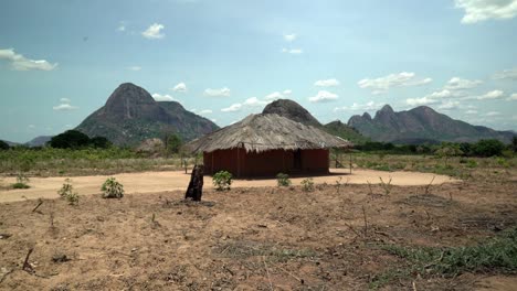 Remote-mud-hut-in-Northern-Mozambique