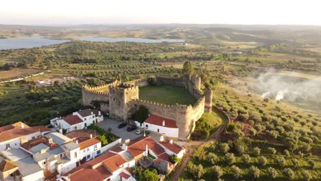 El-Pueblo-Castillo-Terena-Alentejo-Portugal
