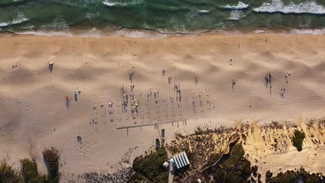 Zenital-Stranddrohnenaufnahme-In-Portugal