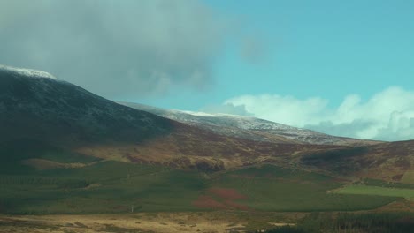 Comeragh-Mountains-Waterford-Schneebedeckte-Und-Gesprenkelte-Wintersonne-An-Einem-Bitterkalten-Wintermorgen