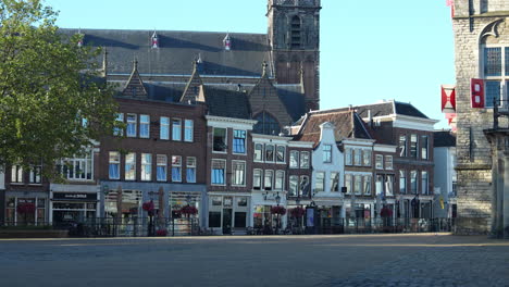 Market-Square-With-Stadhuis-Town-Hall-And-Sint-Janskerk-In-Markt,-Gouda,-Netherlands