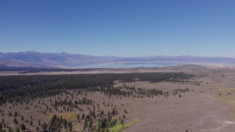 Drone-Footage-of-Mono-Lake-in-the-Eastern-Sierra-off-Highway-395-in-California