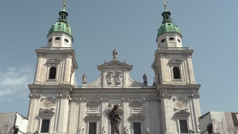 De-Numerosas-Iglesias-De-Salzburgo,-La-Catedral-De-Salzburgo-Es-El-Edificio-Sagrado-Más-Importante-De-Salzburgo