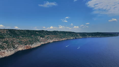 Erleben-Sie-Die-Schönheit-Von-Salento,-Apulien,-Aus-Einer-Atemberaubenden-Luftperspektive