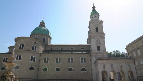 Lado-Del-Muro-De-Piedra-De-La-Catedral-De-Salzburgo.