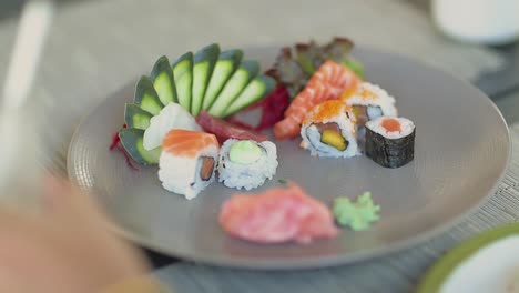 Zeitraffer-Sushi-Teller-Essen