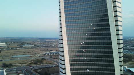 Balloons-flying-alongside-a-high-rise-building