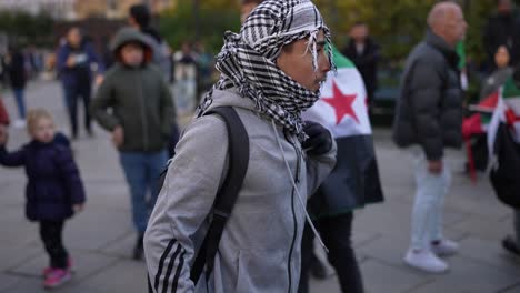 Jóvenes-Manifestantes-Pro-palestinos-Tienen-Una-Manifestación-En-La-Ciudad.
