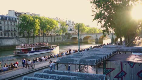 boat-on-the-river-Seine-with-bridge-in-the-background