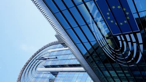 Vertikaler-Zeitraffer-Des-Europäischen-Parlaments-In-Brüssel,-Belgien