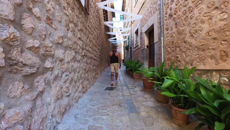 walking-through-the-streets-of-fornalutx