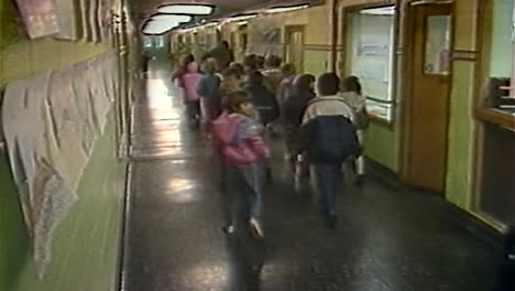 1980s-ELEMENTARY-SCHOOL-STUDENTS-WALKING-DOWN-HALLWAY