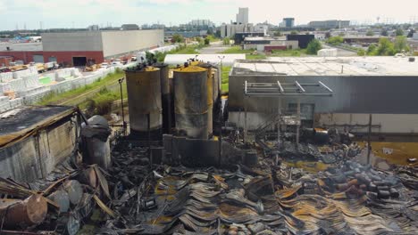 Verheerende-Folgen-Und-Schäden-Eines-Industriebrandes-Im-Norden-Von-Toronto