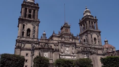 Statische-Aufnahme-Der-Metropolitankathedrale-Von-Mexiko-Stadt-Während-Des-Tages