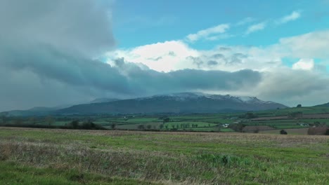 Comeragh-Mountains-winter-snow-clouds-above-the-hills-on-a-bitterly-cold-day